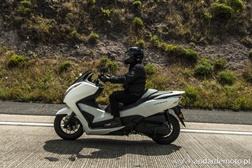 A Honda Forza 300 em Movimento