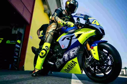 Dainese oferece fato exclusivo de Valentino Rossi à UNICEF para angariação de fundos