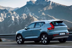 Novo Volvo XC40 atinge 200.000 unidades vendidas - Foi com este modelo que a Volvo recebeu o 1º Car of The Year