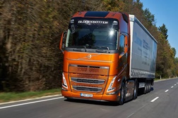 Volvo Trucks reduz consumo de combustível em 18% - Volvo FH 460 de 32 toneladas com I-Save em teste de estrada