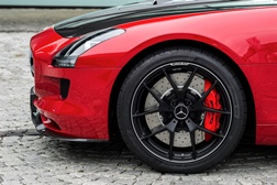 Mercedes-Benz SLS AMG GT Final Edition com Dunlop Sport Maxx Race