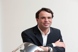 A BMW será a primeira marca a incorporar ABS de série em toda a gama