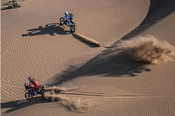 Dakar 2022 – Etapa 11 – Bisha – Bisha - Benavides vence, Sunderland reforça, J Rod 3º completa o pódio - Sam Sunderland é o novo líder do Dakar