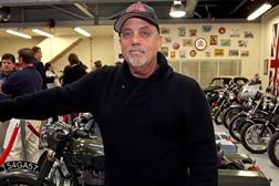 Billy Joel encerra loja de motos em Nova Iorque devido a problemas de saúde