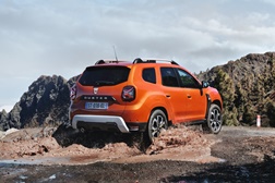 Dacia com arma secreta para combater os riscos - Placas de derrapagem com coloração na massa