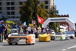 Bridgestone fornece pneus energeticamente eficientes aos carros solares  - Competição de 32 equipas no desafio Solar da Bridgestone 2019