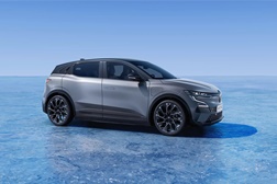 Megane e-Tech elétrico ganha versão Esprit Alpine, One Pedal e carregador bidirecional - Gama com 3 versões: Techno, Iconic e o novo nível de equipamento Esprit Alpine