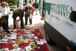 Manta de livros - Biblioteca da Penha de França