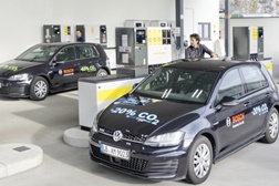 Bosch, Shell, e Volkswagen desenvolvem gasolina renovável - Blue Gasoline - Esta “gasolina azul” tem emissões 20% mais baixas CO₂