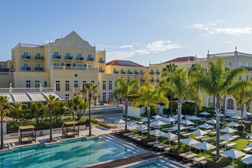 Domes Lake Algarve: Uma piscina com areia natural, um restaurante flutuante e um kids Club ecológico - Resort de luxo localizado em Vilamoura