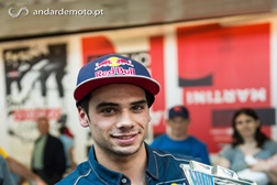 Miguel Oliveira aplaudido na chegada a Lisboa