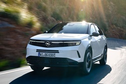 O inverno foi longo. Agora é tempo de preparar a entrada na estação mais leve do ano com a Opel - Intelli-Air no Opel Grandland: sistema de qualidade do ar altamente eficiente com renovação automática