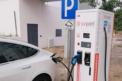Sunenergy instala novo posto carregamento  elétrico em Santarém - Equipamento em funcionamento no Complexo Aquático Municipal  