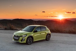 Peugeot aumenta a autonomia do E-208 para 433 km - A melhor autonomia do seu segmento
