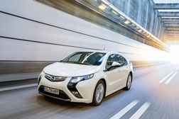 Opel Ampera: o inovador automóvel elétrico da Opel faz 10 anos - Entre 40 e 80 km de autonomia elétrica e ainda um extensor de autonomia