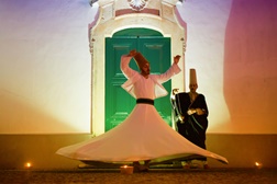 O Grupo Al-Bashirah apresenta música árabe, giro sufi e dança tanora em Lagos e Loulé