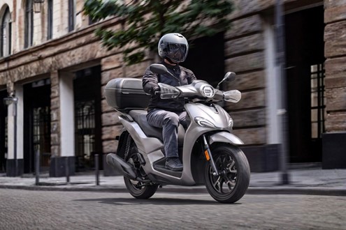 Voge alarga a oferta de scooters de roda alta com o lançamento da nova SR16 Air