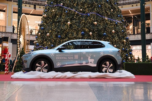 Changan promove um Natal com “mais energia”  em ativação imersiva com a JCDecaux no centro comercial Colombo - Demonstração da integração de tecnologia Vehicle‑to‑Load (V2L)