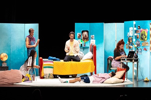  TPC: Frei Luís de Sousaaa: Cinco adolescentes põem clássico da literatura portuguesa à prova no Teatro Carlos Alberto