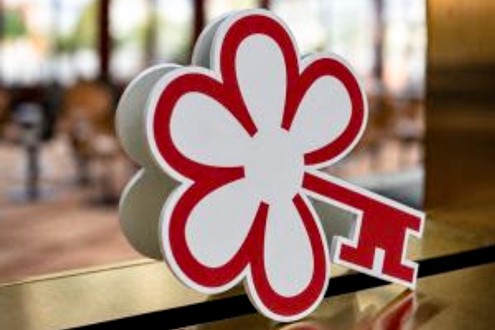 Guia MICHELIN revela a sua seleção das Chaves MICHELIN 2026  - Em Portugal, o Guia MICHELIN 2026 inclui 2 estabelecimentos com três Chaves, 14 com duas Chaves (um novo) e 53 com uma Chave (15 novos)