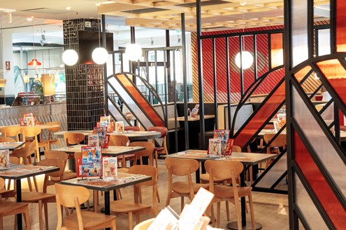 Pizza Hut reabre o icónico restaurante de Gaia com nova experiência digital