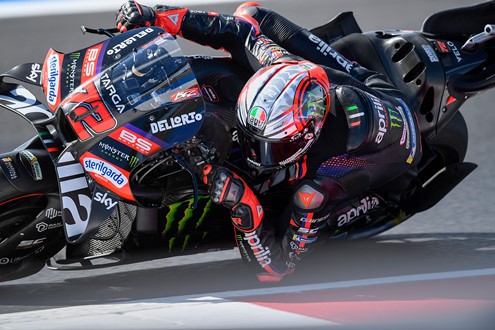 AGV apresenta novo Pista GP R3, capacete de competição desenvolvido para reduzir efeitos dos impactos oblíquos