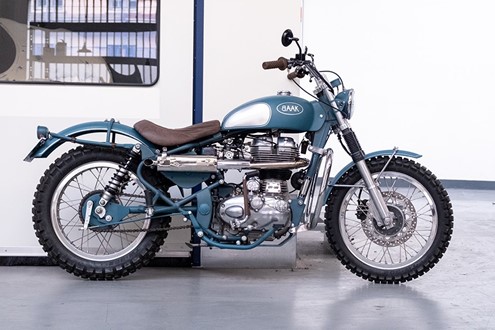 Nathalie’s Royal Enfield Classic 500 EFI by Baak