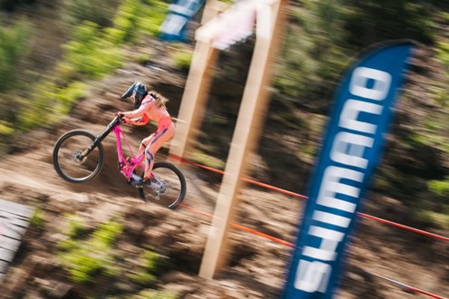 Noa Walker e Kira Zamora festejam na 3.ª taça de Portugal de DHI presented by Shimano