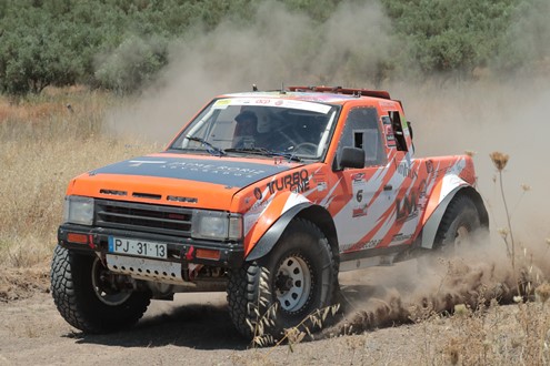 X-Offroad estreou-se em Elvas para dar nova vida às velhas glórias do todo-o-terreno - Primeira prova do novo troféu juntou 14 pilotos no Alto Alentejo, com viaturas T0, T8 e TA em competição
