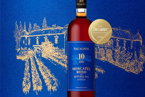 Bacalhôa Moscatel Roxo Superior 10 anos conquista medalha de ouro nos Decanter World Wine Awards 2026 - Entre os melhores vinhos fortificados do mundo 