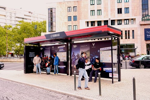 JCDecaux e Yamaha Motor Portugal transformam abrigo em Lisboa em espaço interativo de mobilidade