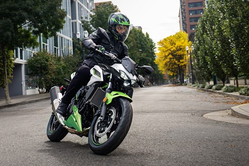 Kawasaki apresenta a Z500 e a Z 500 SE de 2027