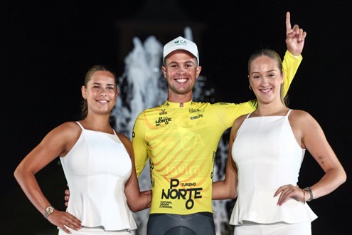 Miguel Salgueiro vence prólogo noturno e é o primeiro líder do GP Douro Internacional