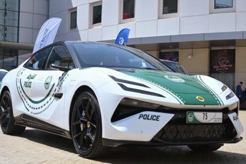 Polícia do Dubai apresenta-se com o Lotus Emeya-S totalmente elétrico  - Veículo integrado na frota de patrulha de luxo do emirato