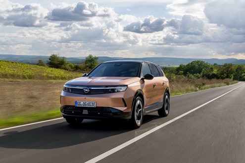 Encomendas abertas para o novo Opel Grandland Electric Long Range: até 694 km de autonomia - Bateria de 97 kWh disponível a partir de 47.950 euros (PVP incl. IVA)