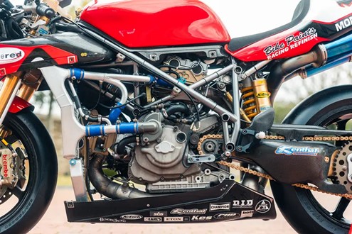 Ducati 998RS que deu a Steve Hislop o título britânico de 2002 está à venda por 210 mil euros