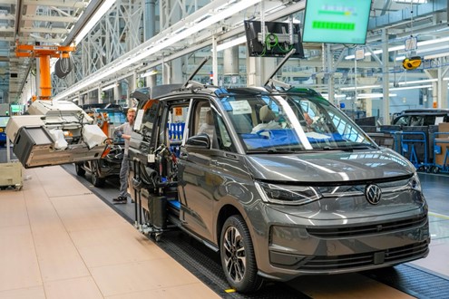 Produção dos modelos atualizados arranca na Volkswagen Veículos Comerciais em Hanover - Multivan e California recebem uma nova dianteira, um habitáculo redesenhado e os mais recentes sistemas de assistência à condução