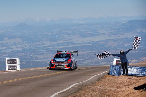 Hyundai IONIQ 5 N estabelece referência crossover EV na Rampa Internacional de Pikes Peak - Três veículos Hyundai IONIQ 5 N competiram na desafiante subida