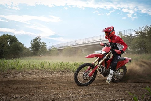 Novo recorde para uma Ducati Desmo450 EDS - Uma Ducati, 2 pilotos, 24 horas a rodar num circuito