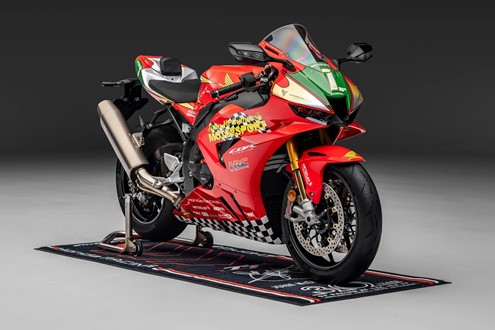 Honda lança edição especial da CBR1000RR-R Fireblade SP “John McGuinness 30th Anniversary Replica” 