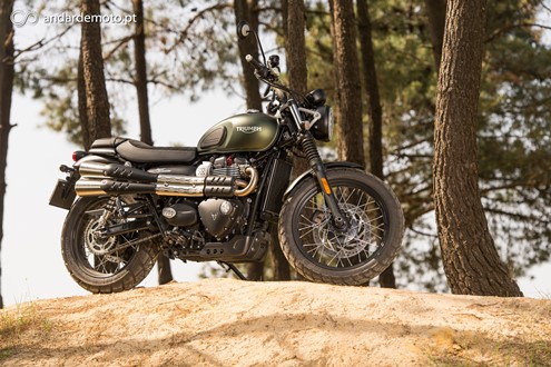 A família de clássicas de 900cc da Triumph aumentou com a Street Scrambler