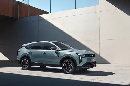 Dacia apresenta o seu roteiro estratégico para 2030 - Striker – um inesperado e dinâmico crossover do segmento C da Dacia revelado em Junho