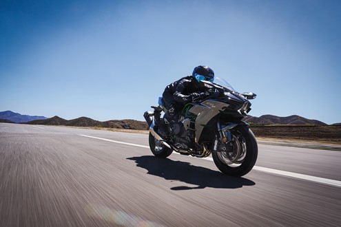 Kawasaki Ninja H2 sobrealimentada continua disponível em 2027 e com várias melhorias