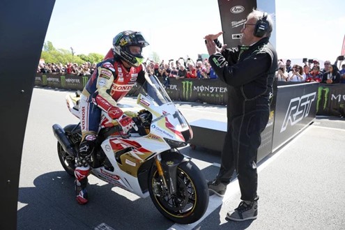John McGuinness aponta ao regresso ao TT da Ilha de Man em 2027