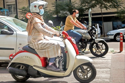 Irão autoriza formalmente as mulheres a conduzir motos