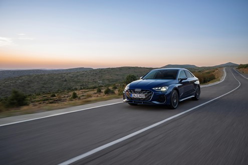 Atualização para os modelos Audi A3 - Ecrã panorâmico, assist. de condução adaptativo plus, estacion. assistido e assistente de marcha-atrás 