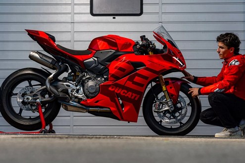 Passatempo da Ducati oferece Panigale V2 personalizada e experiência em pista com Marc Márquez