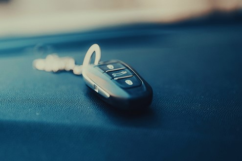 Está a pensar comprar um carro usado?  - A Bridgestone partilha recomendações essenciais para evitar problemas nos pneus