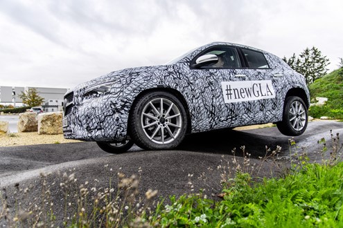 Estreia mundial digital: Mercedes-Benz apresenta o novo GLA na Mercedes me media