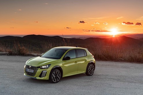 Peugeot aumenta a autonomia do E-208 para 433 km - A melhor autonomia do seu segmento